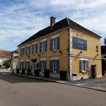 Logis Hotel & Restaurant Le Soleil D'Or Montigny-la-Resle Exteriér fotografie
