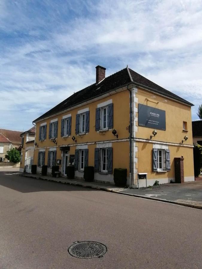 Logis Hotel & Restaurant Le Soleil D'Or Montigny-la-Resle Exteriér fotografie