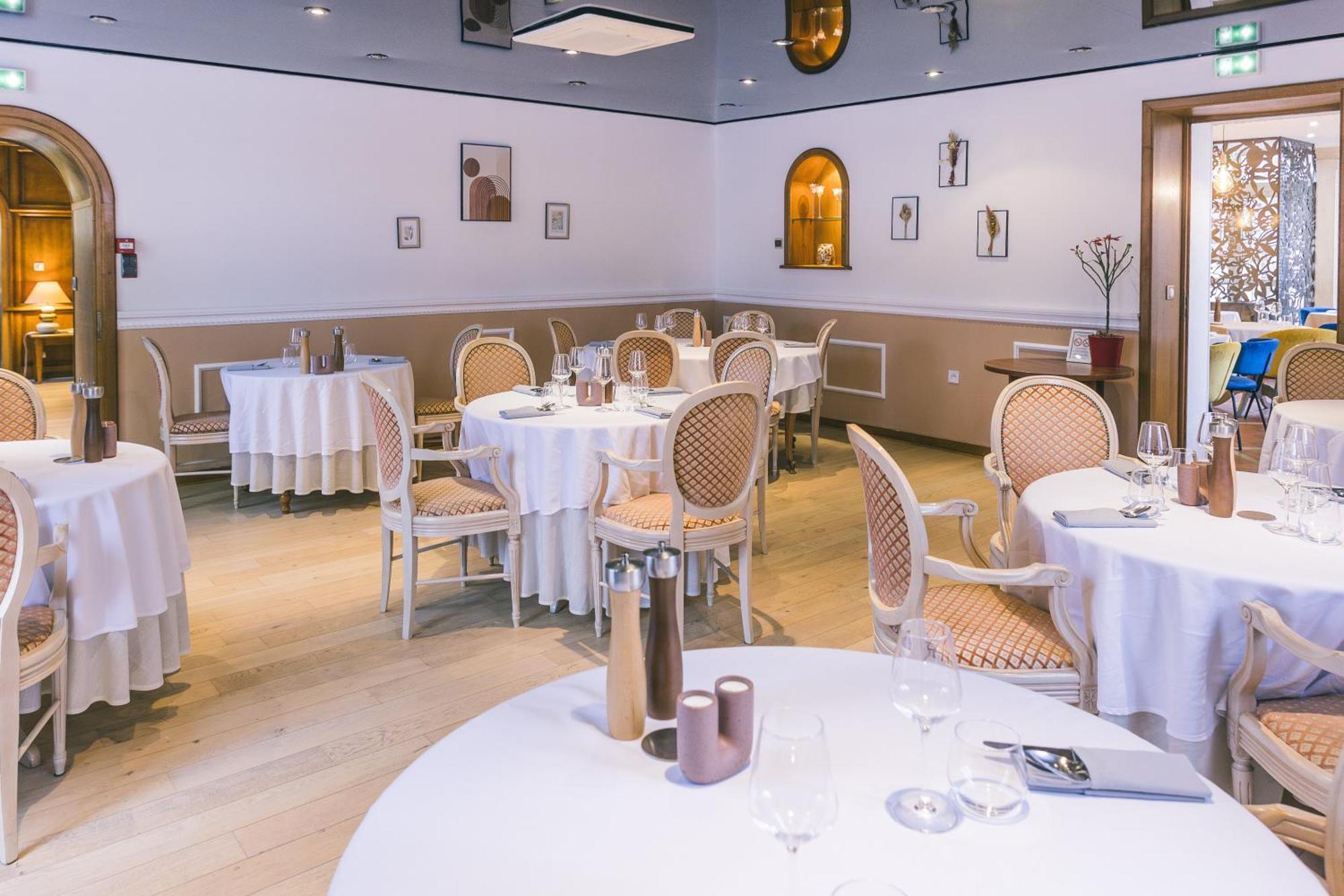 Logis Hotel & Restaurant Le Soleil D'Or Montigny-la-Resle Exteriér fotografie