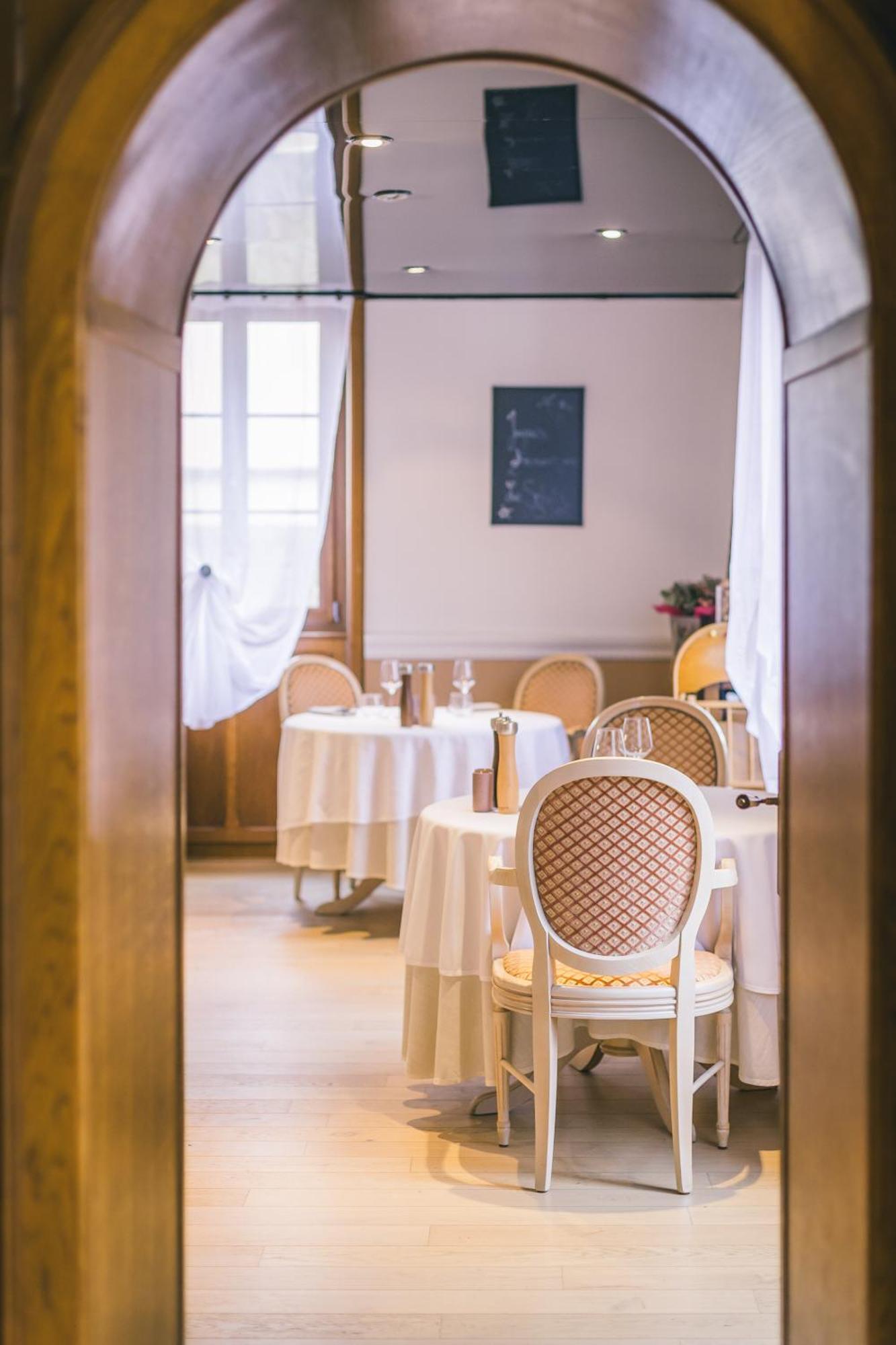 Logis Hotel & Restaurant Le Soleil D'Or Montigny-la-Resle Exteriér fotografie