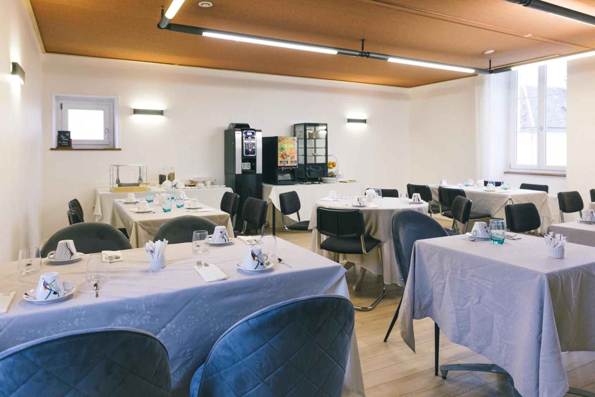 Logis Hotel & Restaurant Le Soleil D'Or Montigny-la-Resle Exteriér fotografie